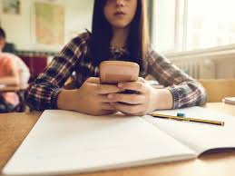 US study: The impact of phone bans in schools is “close to zero”